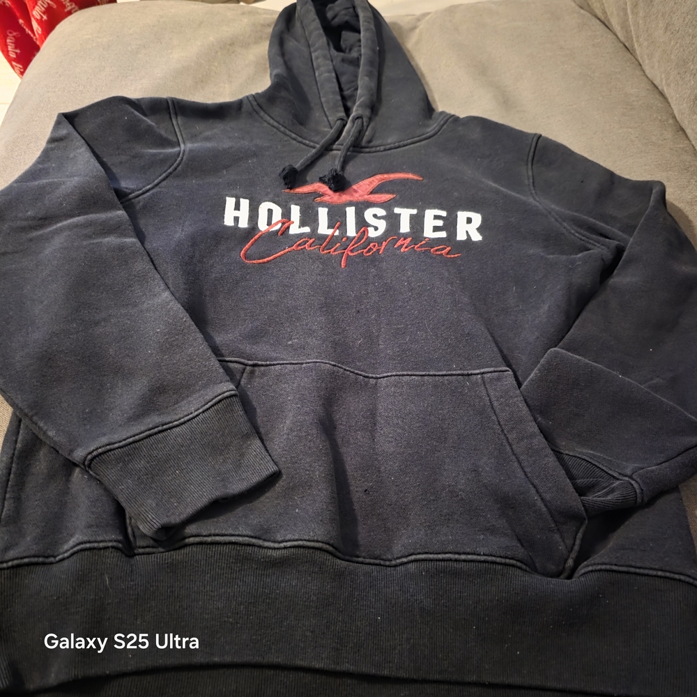B026 Hollister Unisex Black Hoodie